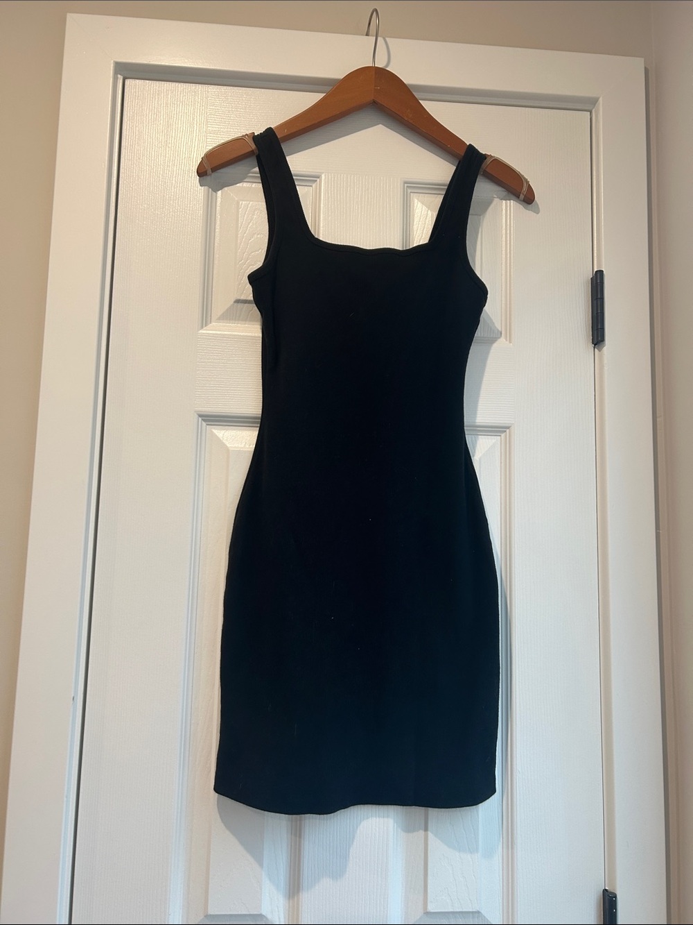 Classic Black Sleeveless Bodycon Dress